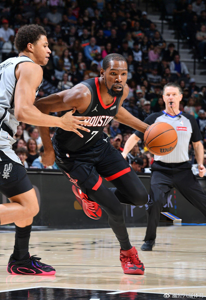 九游体育-火箭惨遭马刺狂虐！杜兰特阿门合砍46分 过去6战吞3败跌西部第四|凯文·杜兰特|圣安东尼奥马刺队|休斯敦火箭队|NBA常规赛|nba_新浪体育_新浪新闻